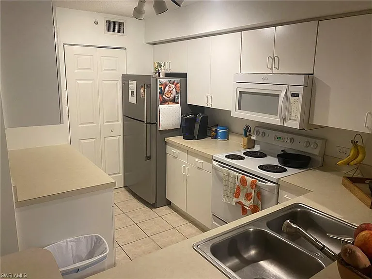 8940 Colonnades Ct E #715 — Photo 2