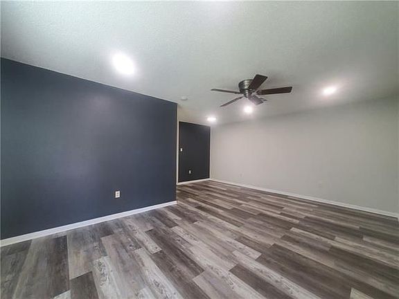 3rd image of 326 Woodland Dr