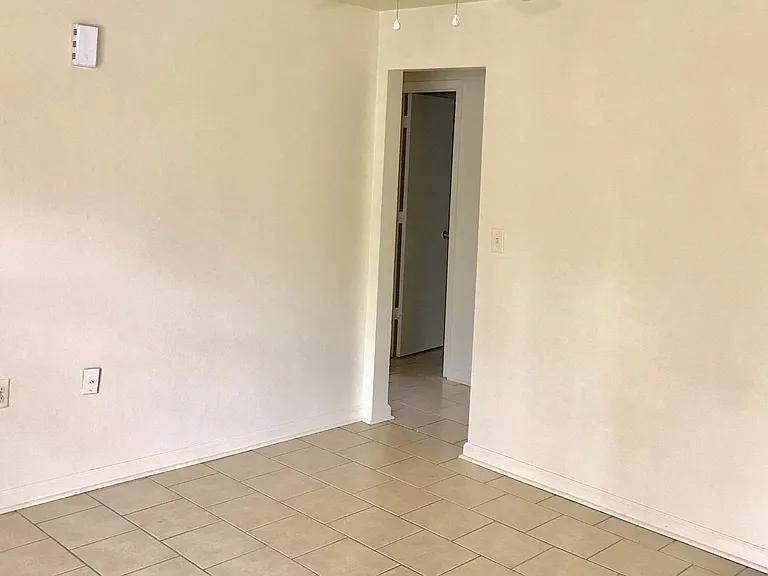5828 Valley Dr — Photo 2