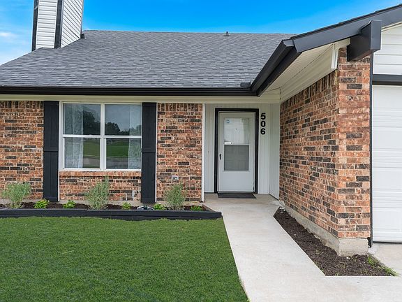 5th image of 506 E Springdale Ln