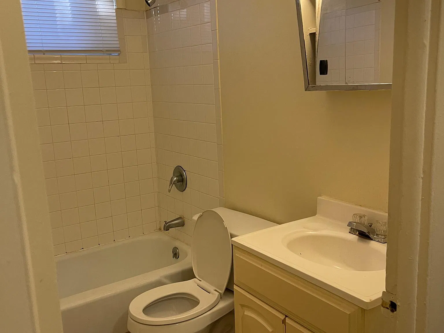 2 bed, 900 sqft, $1,300 — Photo 4