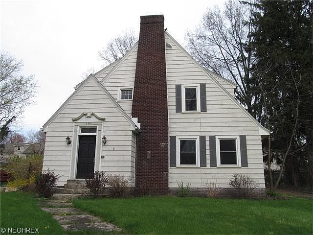 1st image of 639 Roslyn Ave