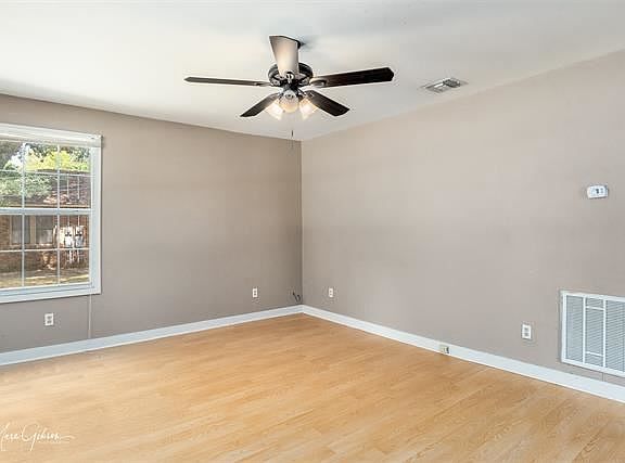2nd image of 2034 McCutcheon Ave