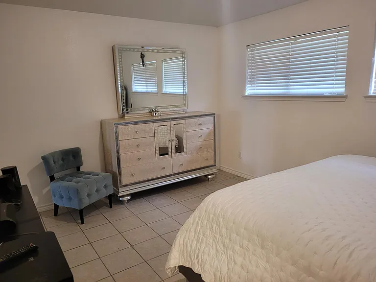 1000 Camelot Dr — Photo 10
