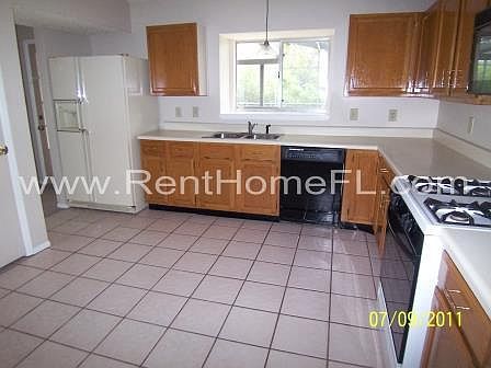 2nd image of 465 Lakeshore Dr