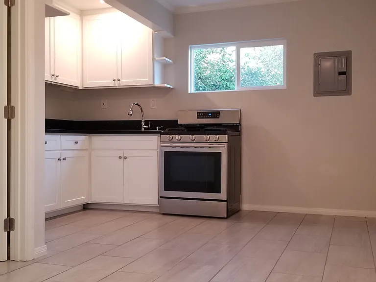 2227 Park Rose Ave — Photo 6