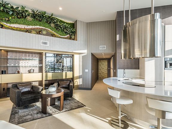 3rd image of 1000 S Pointe Dr #101GL
