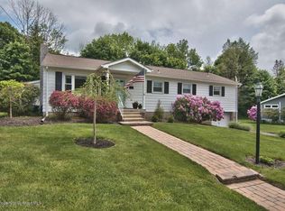 400 Gordon Dr, Clarks Green, PA 18411