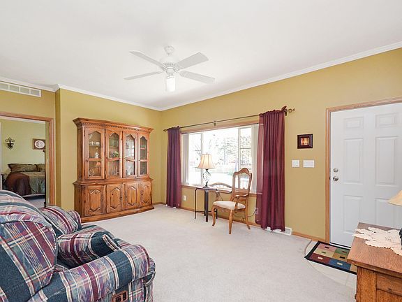 3rd image of 5709 Robinhood Dr