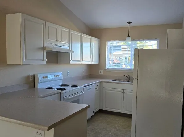 1021 Manitou Dr, Traverse City, MI