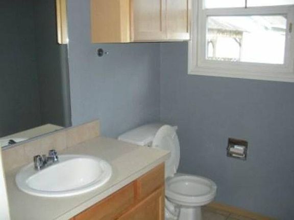 5th image of 13626 21st Ave E