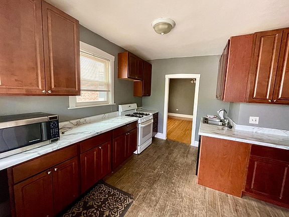 3rd image of 627 Harlem Ave #2