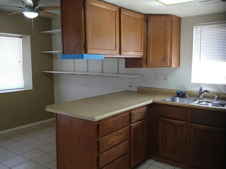 513 E Rolly St — Photo 15
