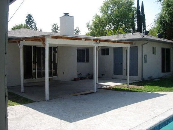 Large Covered Patio!