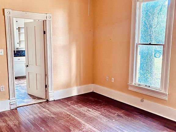 5th image of 307 S Avenue D