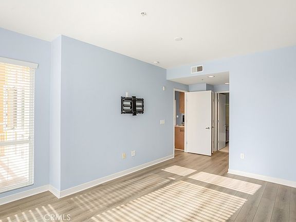 5th image of 21301 Erwin St Unit 526