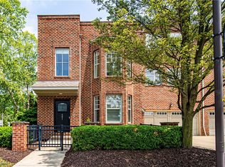 501 Beachcliff Row Dr, Rocky River, OH 44116
