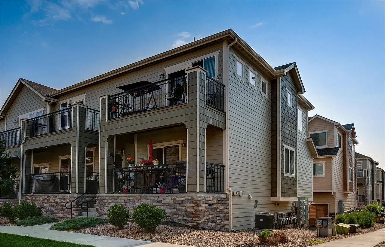 2 bed, 3.5 bath, 1845 sqft, $2,495 — Photo 2