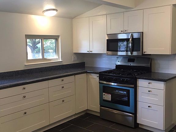 3rd image of 3021 Maison Way