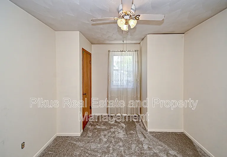 3300 Lake Center St NW — Photo 6