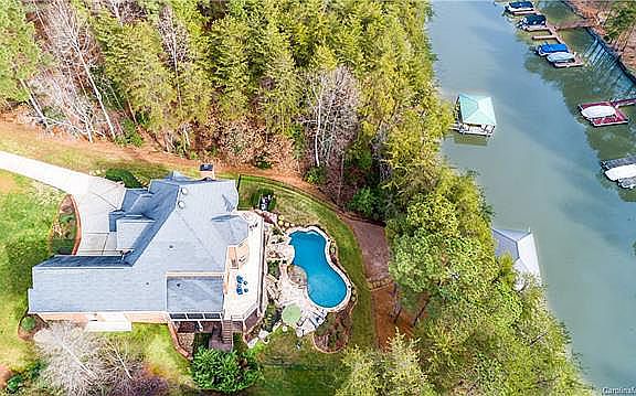 3rd image of 9117 Thackery Ln