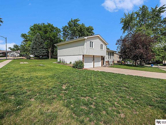 3rd image of 360 Windsor Dr
