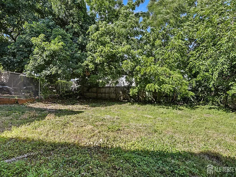 181 Hale St — Photo 30