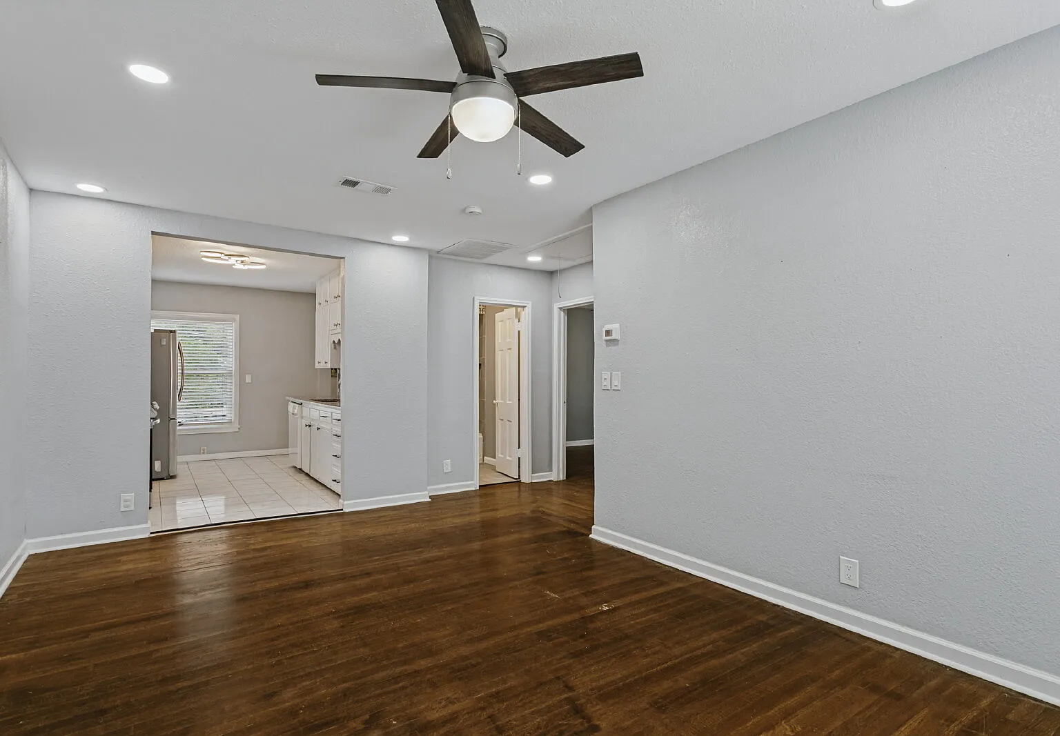 3 bed, 2.0 bath, 1100 sqft, $1,700 — Photo 4