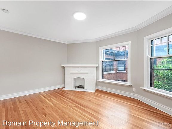 3rd image of 319 W Belden Ave #10506641