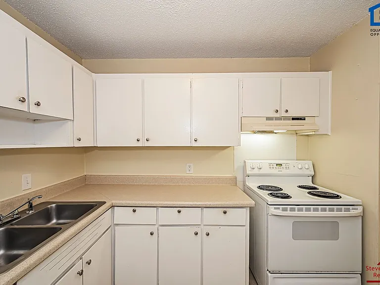 441 Harding Pl #A14 — Photo 6