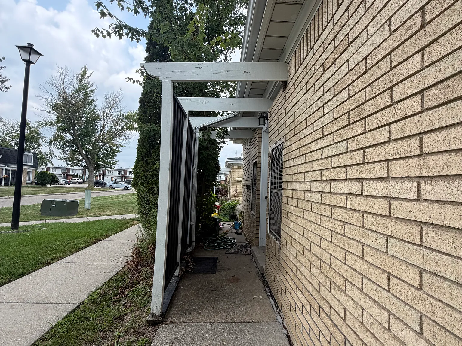 1 bed, 1.5 bath, 1100 sqft, $1,400 — Photo 3