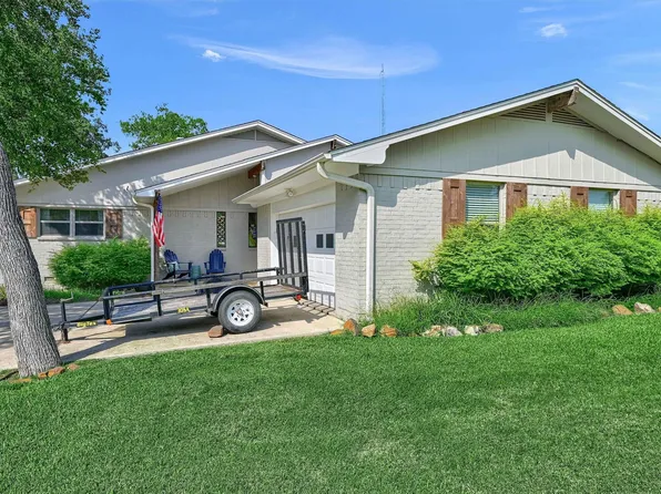 131 Blackfoot Trl, Lake Kiowa, TX 76240