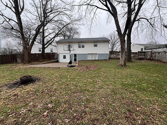 2nd image of 24 Lakeside Pl
