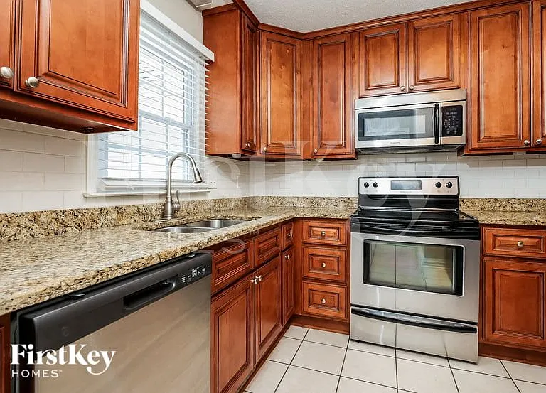 2332 Vanderbilt Dr — Photo 7