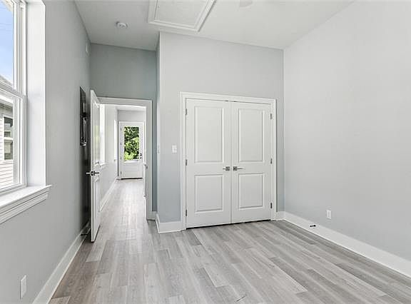 5th image of 1916 Leonidas St #A