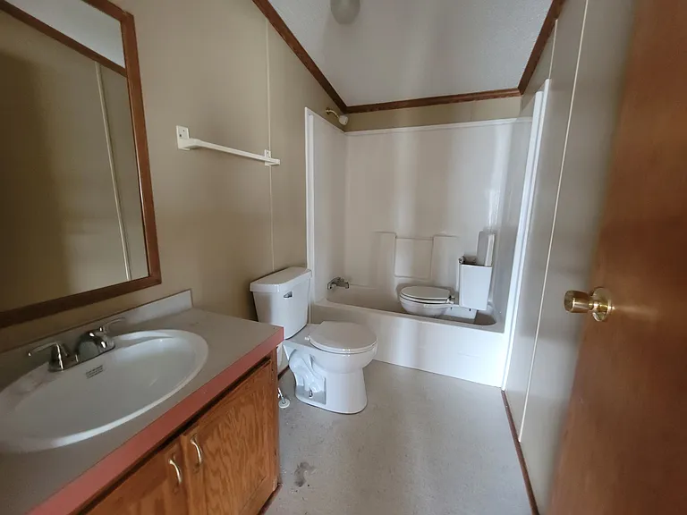 211 E 1st St #33 — Photo 7