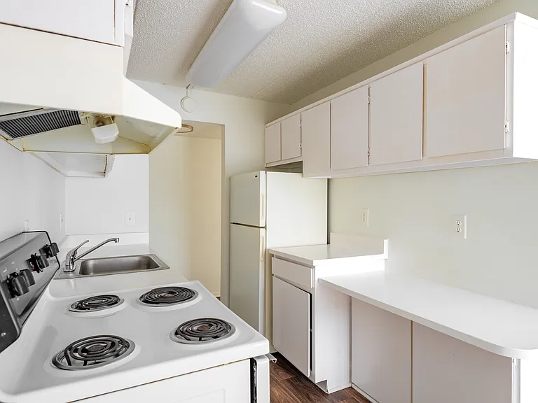 Riverside Village Apartments — Photo 44