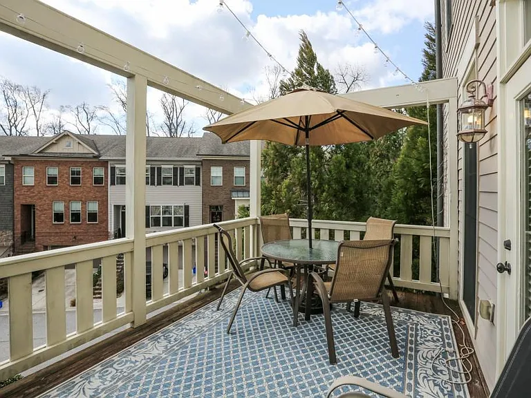 2114 W Village Xing SE — Photo 38