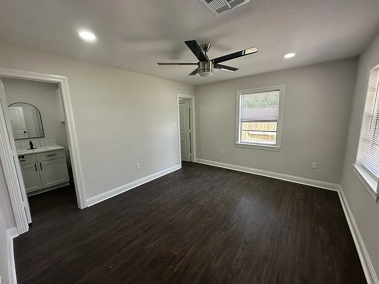 614 Benson St — Photo 16