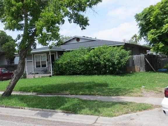 2nd image of 1614 Hemlock Pl