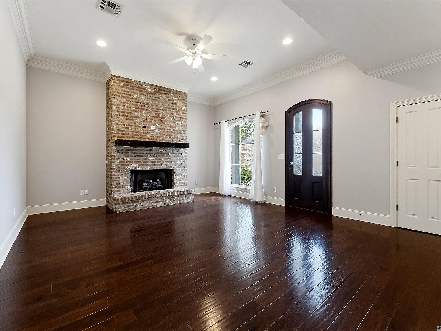 3 bed, 1663 sqft, $2,500 — Photo 3
