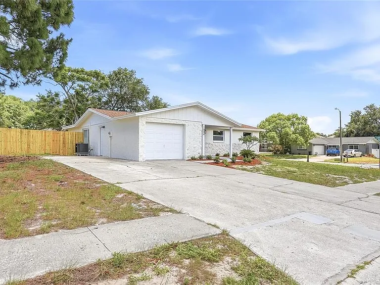 1004 Idlebriar Way — Photo 23
