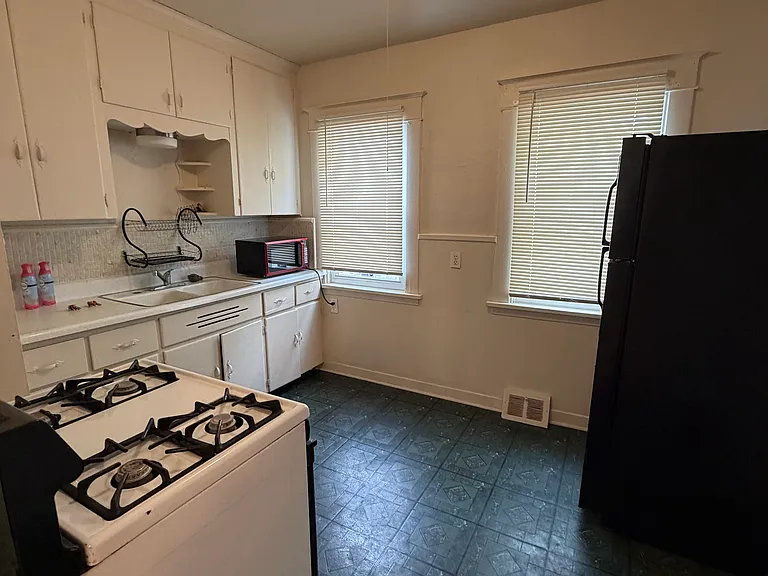 83 Custer St — Photo 11