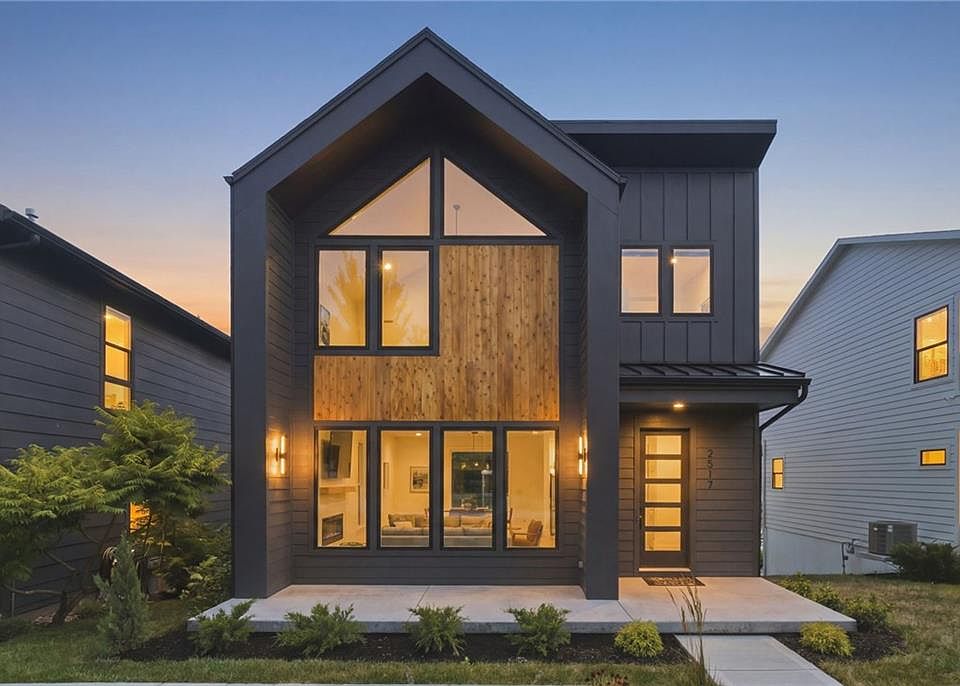 1st image of 2517 Forest Ave