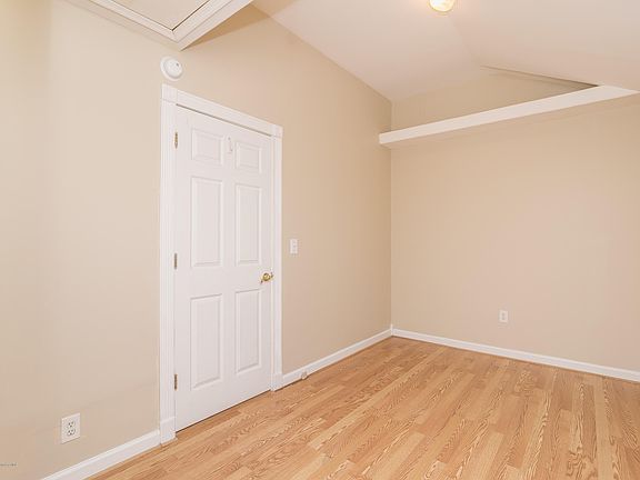 5th image of 270 Main St