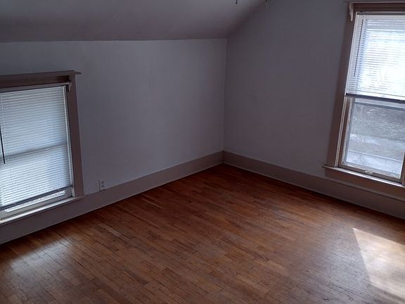 5th image of 710 S Race St #1/2