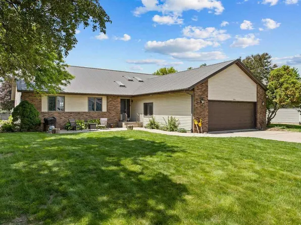 109 Elizabeth Dr, Tipton, IA 52772