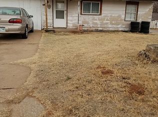 620 N 7th St, Clinton, OK 73601