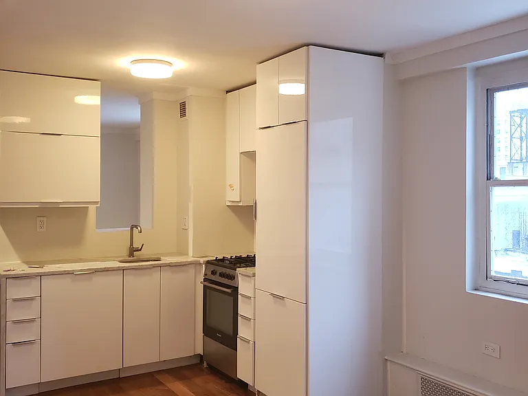 200 E 30th St #8B — Photo 5