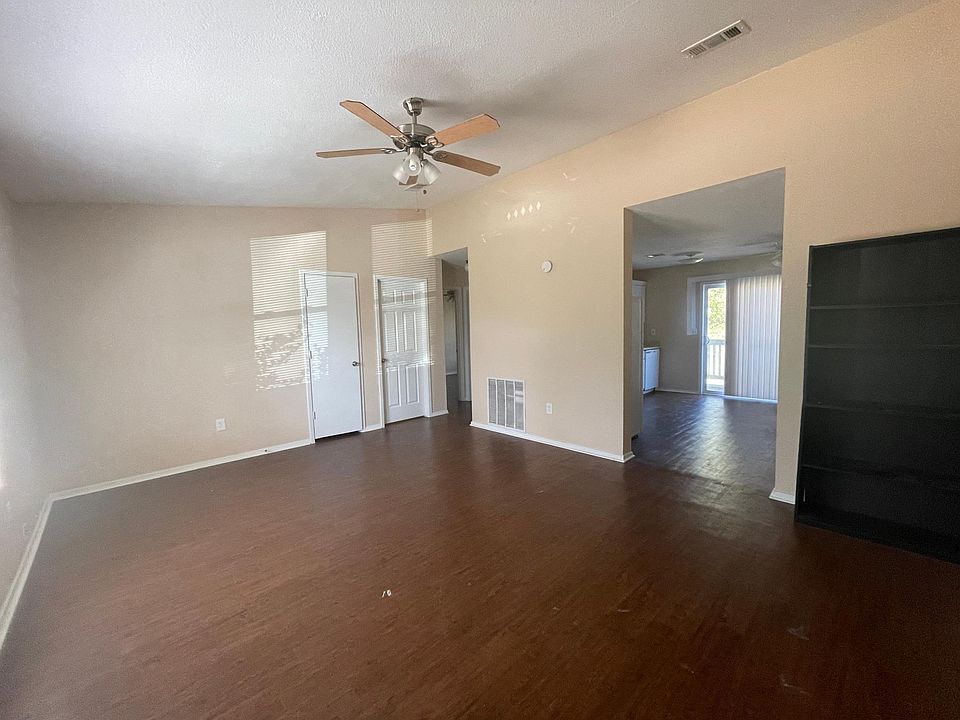 1st image of 309 Lilac Dr